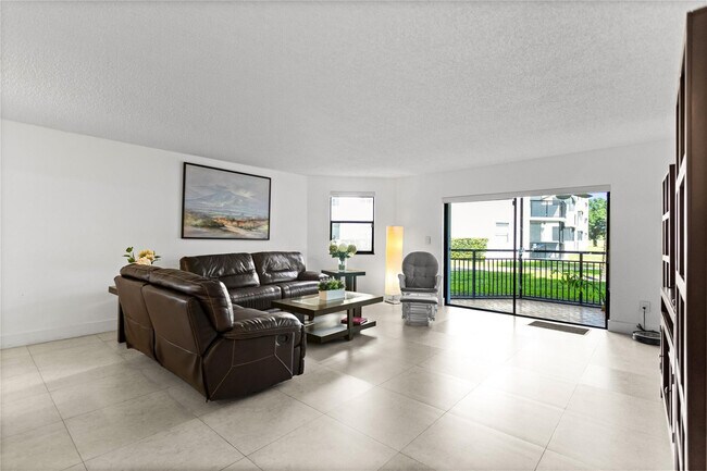 Building Photo - 16051 Blatt Blvd