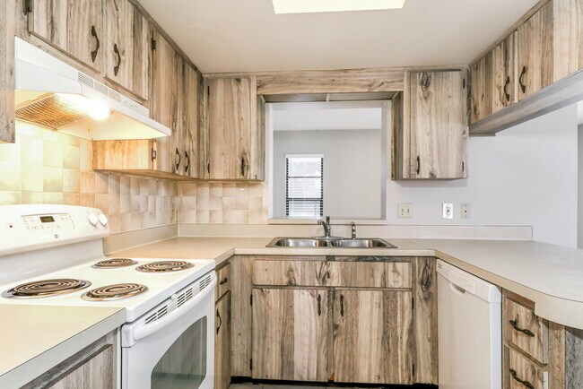 Building Photo - 8505 Luray Dr
