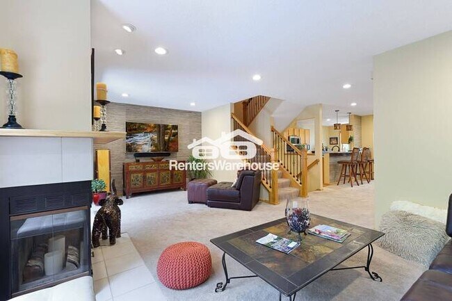 Building Photo - Available 12/1 - Beautiful Minnetonka Town...