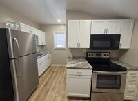 Building Photo - 613 S Walnut St