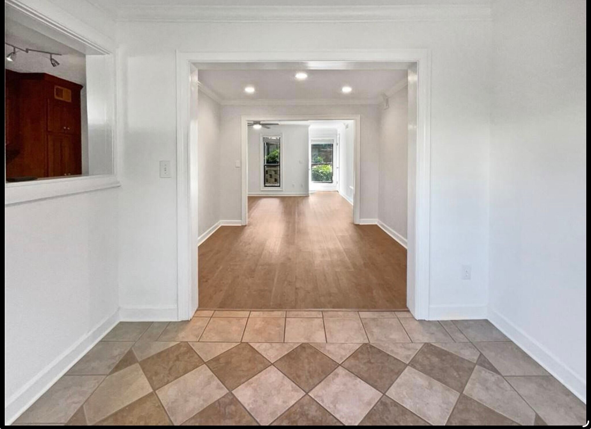 Building Photo - 607 Park Ridge Cir