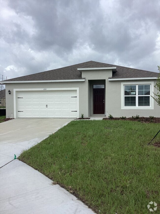Building Photo - Four bedroom two bath in Eagle Lake