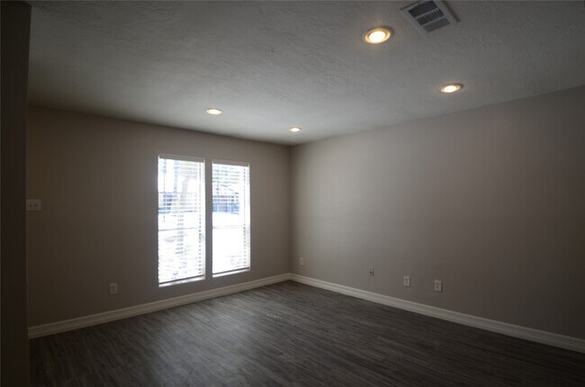 Building Photo - 76 S Wavy Oak Cir