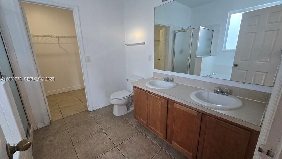 Building Photo - 1010 SW Dubuque Ave