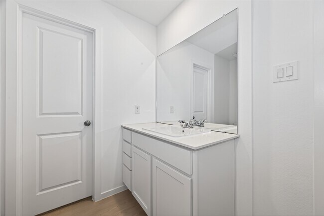 Building Photo - 3025 Fantasy Ter Dr