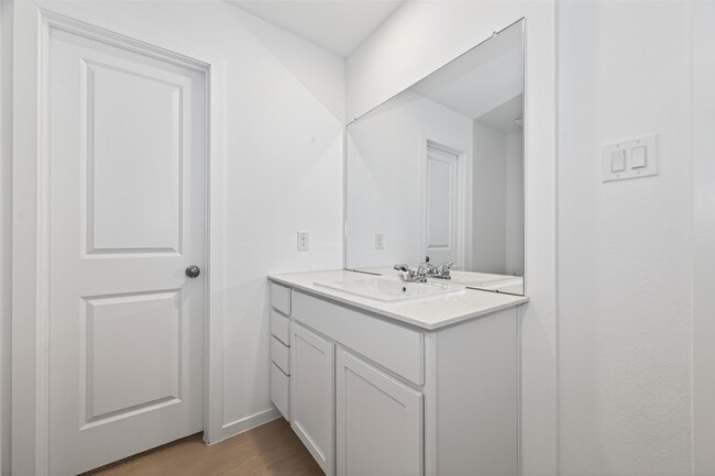 Building Photo - 3025 Fantasy Ter Dr