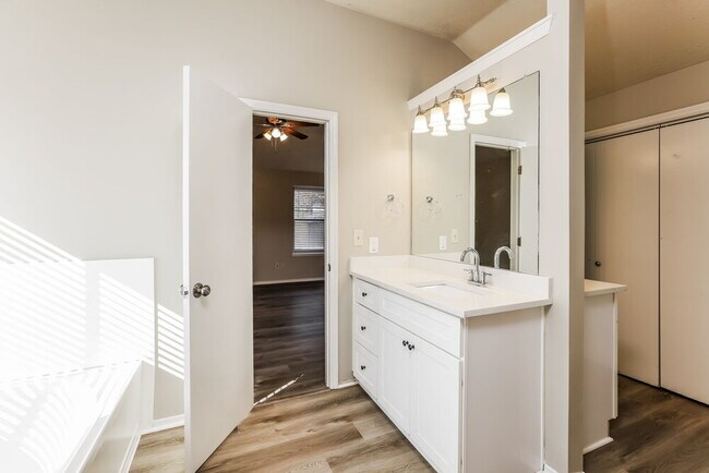 Building Photo - 7049 Ivy Pointe Row