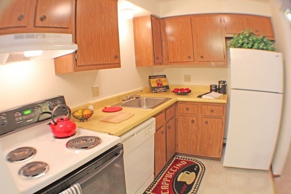 Kitchen - Condor Garden Apartments