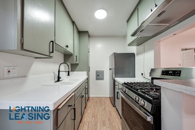Building Photo - 12813 Matteson Ave