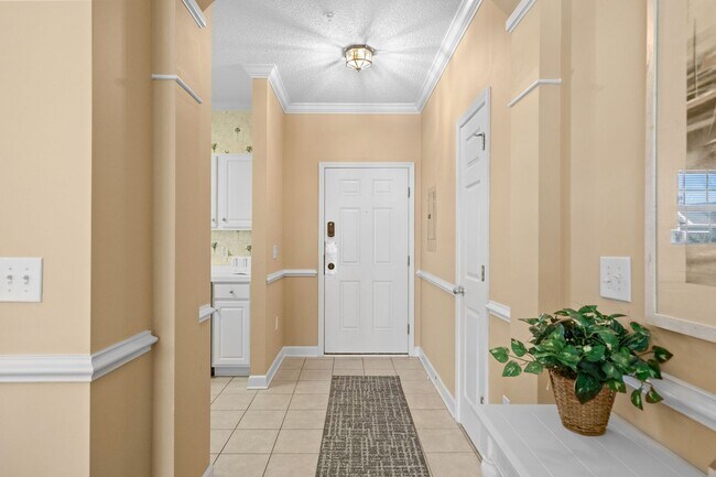 Building Photo - 6015 Catalina Dr