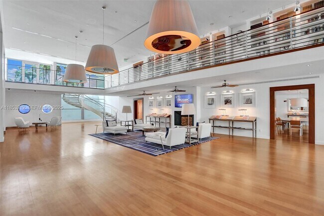 Building Photo - 2627 S Bayshore Dr