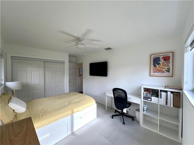 Building Photo - 1433 SE 5th Ct