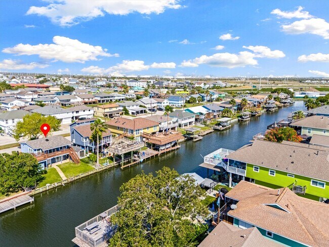 Building Photo - 370 Ling St