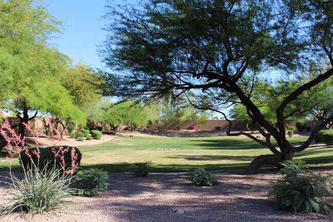 Building Photo - 440 S Val Vista Dr