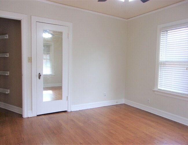 Building Photo - 3 BED 1 BATH TUDOR COTTAGE LAS VEGAS ADDIT...