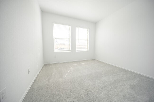 Building Photo - 9530 Brookside Point Dr