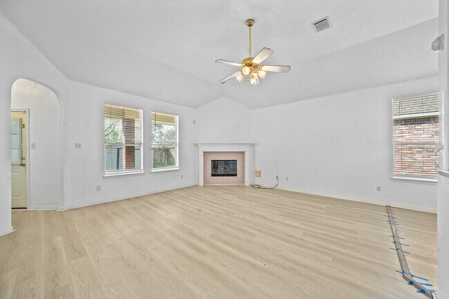 Building Photo - 4815 Plum Forest Rd