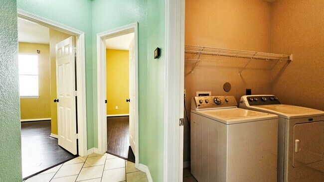 Building Photo - 211 Briar Trace Ln