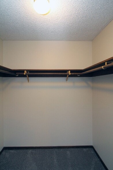 Building Photo - 14620 SE Woodland Way