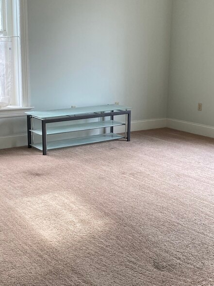 2nd floor - 1108 W 4th St