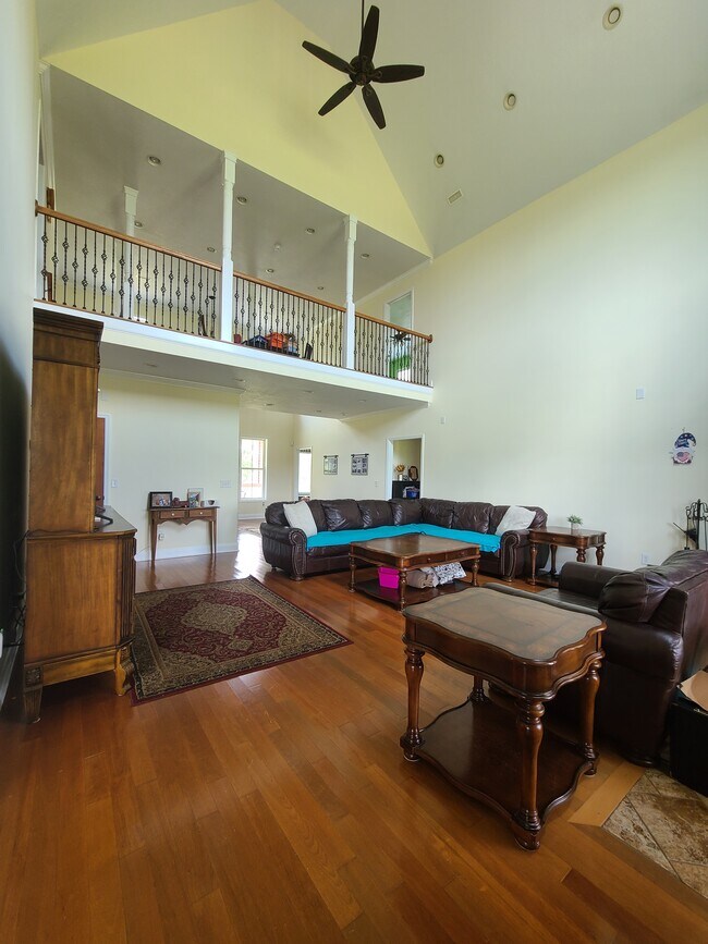 Building Photo - 195 Tennis Ranch Rd