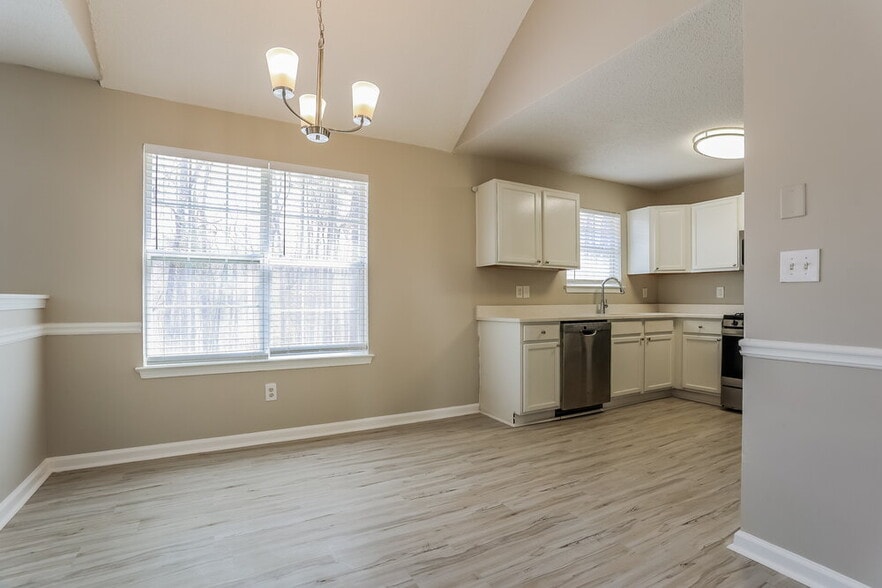 Building Photo - 3179 Lower Creek Dr