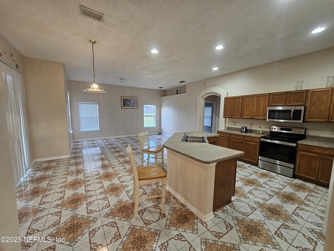 Building Photo - 10153 Carriage House Ct