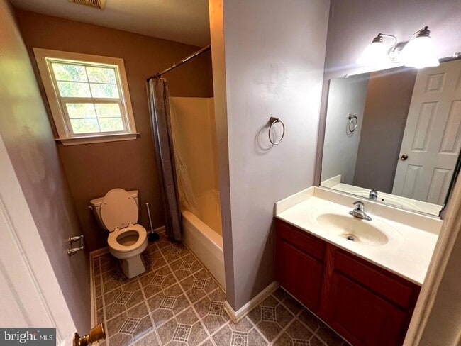 Building Photo - 42802 Higgs Ln