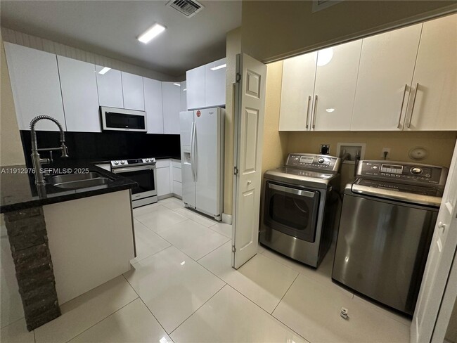 Building Photo - 27326 SW 142nd Ct