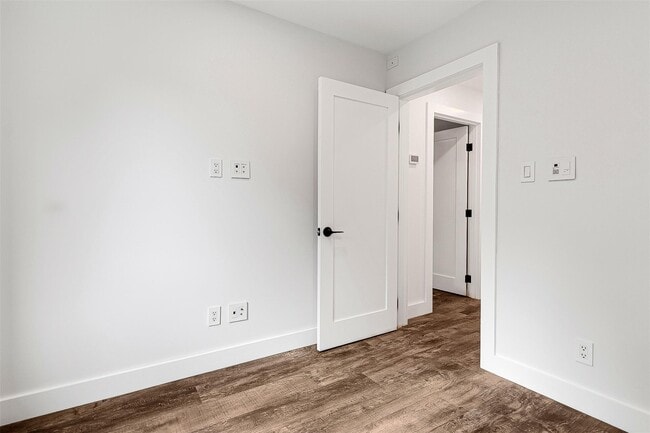 Building Photo - 71-31 Loubet St