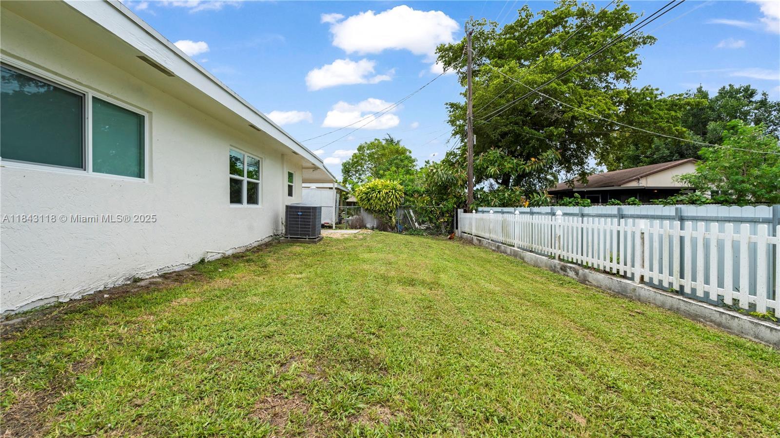 Building Photo - 1831 SW 98th Ter