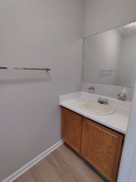 Building Photo - 9 Fonda Dr