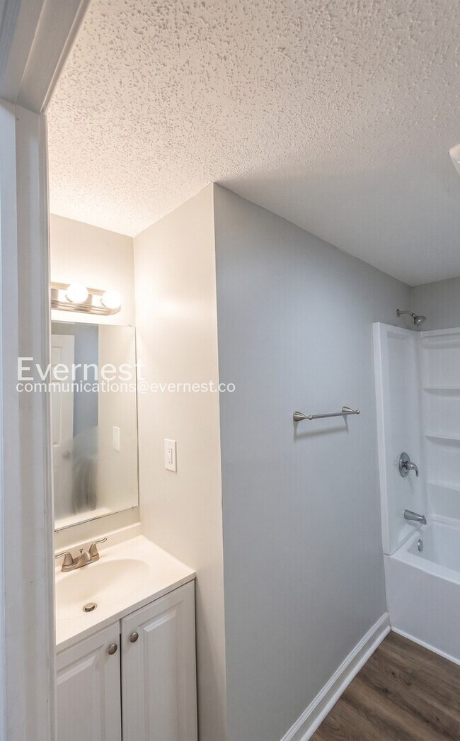 Building Photo - 3-Bed/2-Bath Home/Pet Friendly/Available Soon!