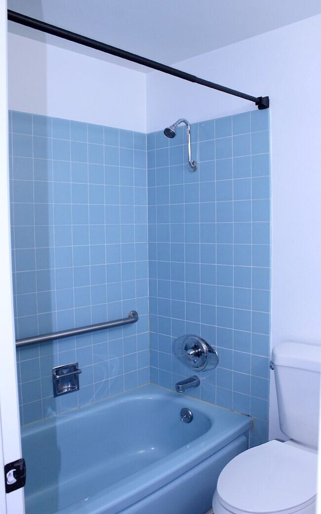 Building Photo - 336 Country Club Cir