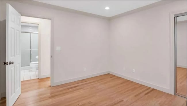 Building Photo - Spacious 4 Bed, 4 Bath Executive Home on Peaceful Cul-de-Sac!