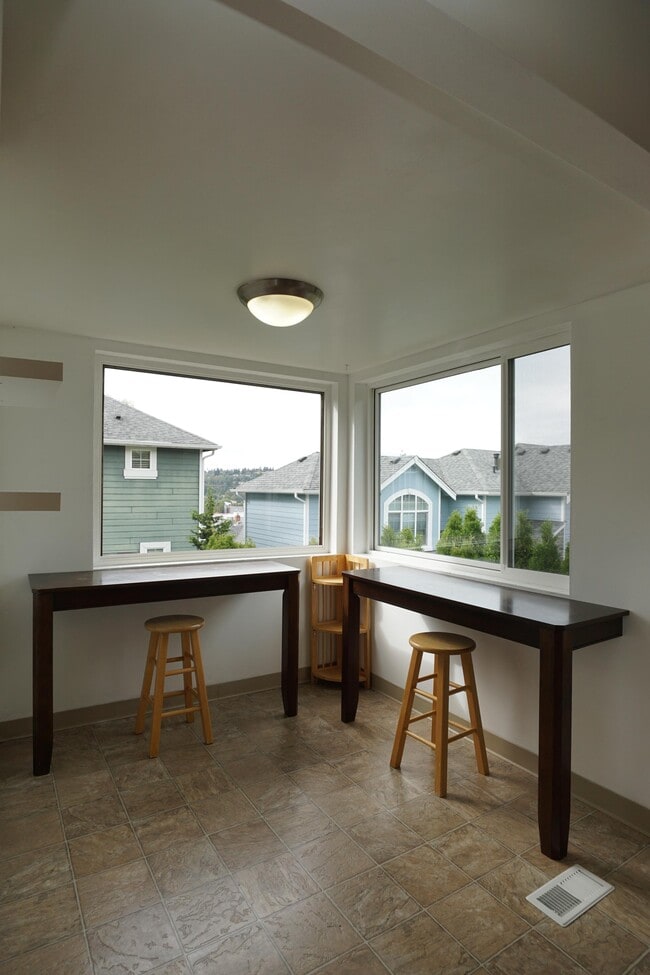 Building Photo - 329 Renton Ave S