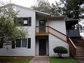 Building Photo - 2 Bedroom 1 Bath Condo with Private Deck in Hunters Chase