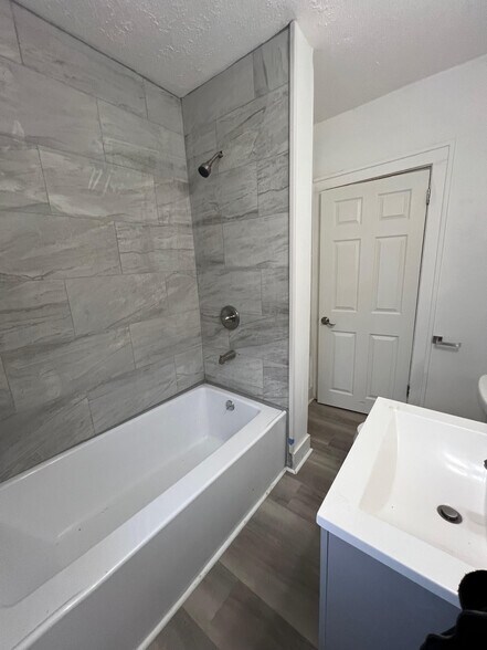 Building Photo - 2215 Godnor Rd