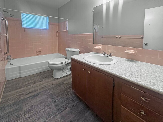 Building Photo - 27 Ridgewood St