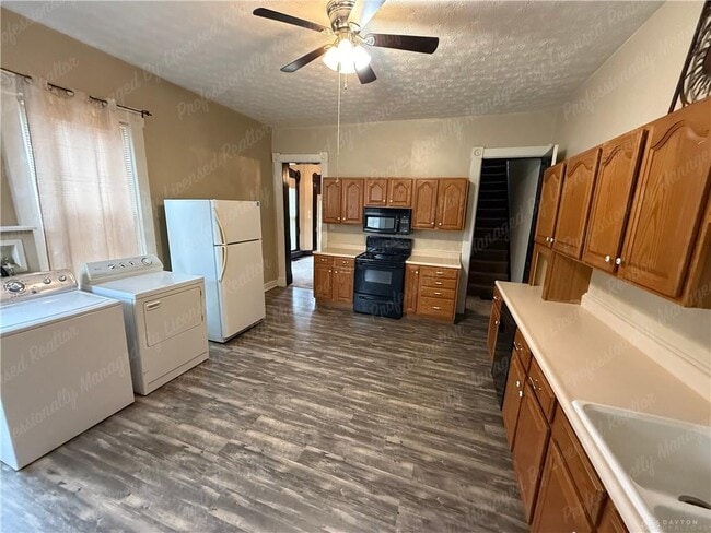 Building Photo - 227 James St