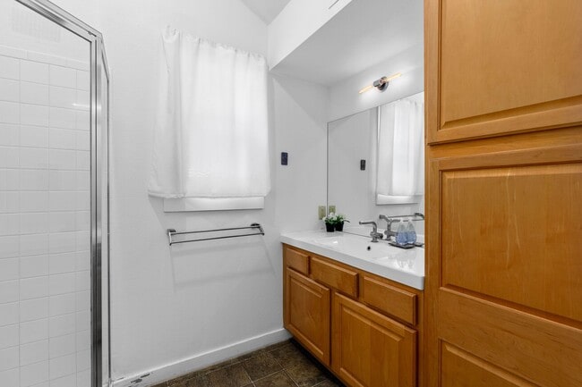 Building Photo - 215 Beauregard St