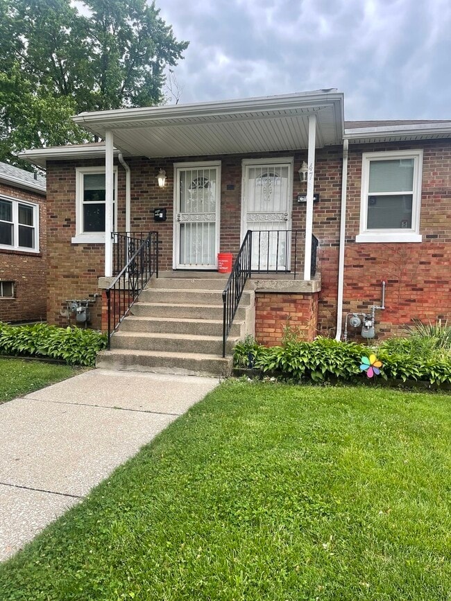 Primary Photo - 47 157th St
