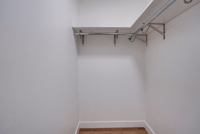 Building Photo - 435 N Oakhurst Dr