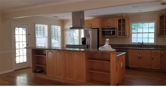 Building Photo - 3386 Shorelake Dr