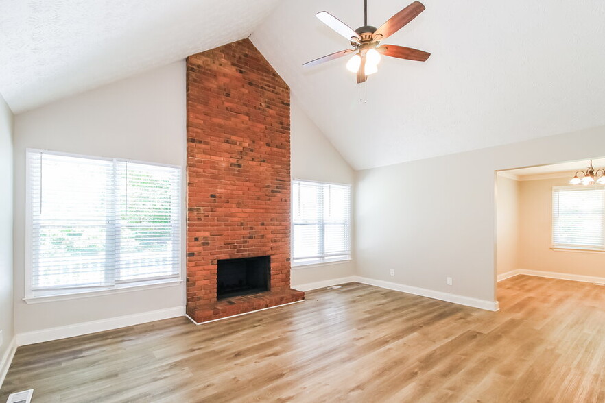 Building Photo - 1218 Raleigh Way NW