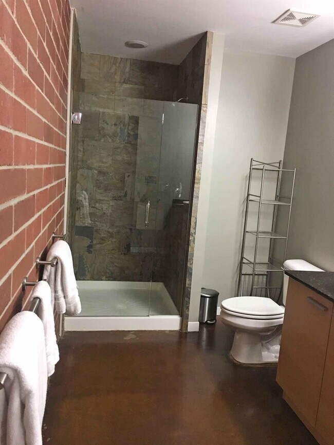 Building Photo - 322 E Liberty St