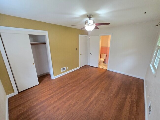 Building Photo - Charming 4-Bedroom Brick Ranch in Virginia Beach!