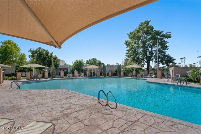 Building Photo - 7803 E Vernon Ave