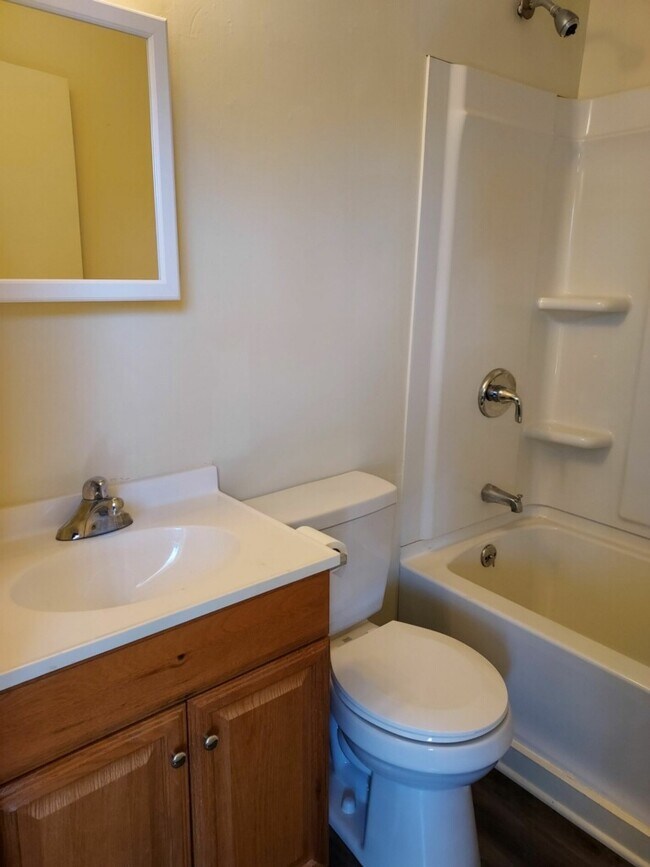 Building Photo - 524 Hallett St