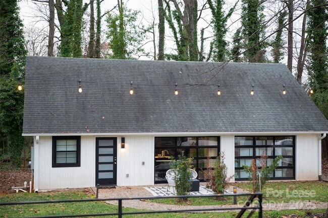 Building Photo - 3945 Rockfern Rd